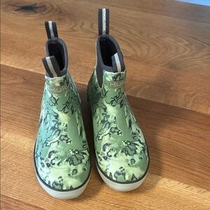 Huk Rogue Wave High Performance fishing boots. Green Camouflage Size 8 EU 41
